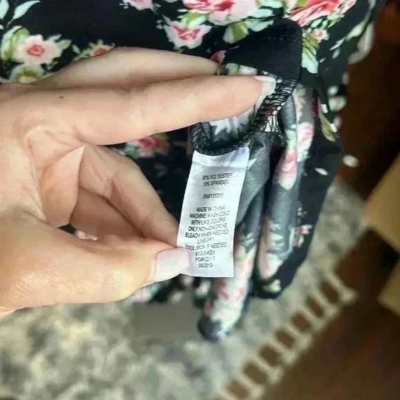 NWT Size M Flower dress with Pockets by Nine Britton - Picture 5 of 6